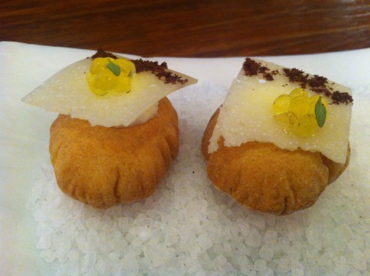 Miniairbags stuffed with manchego cheese Miniairbags stuffed with manchego cheese