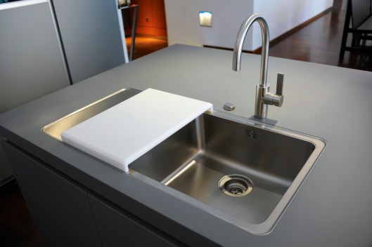 Sink with moveable cutting board Sink with moveable cutting board