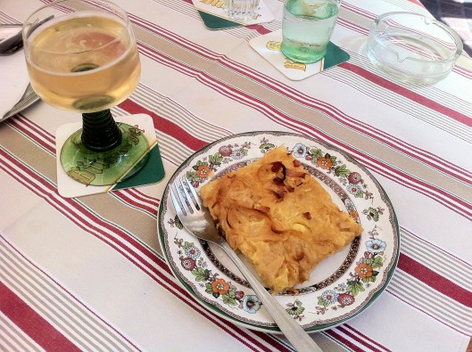 Zwiebelkuchen and Neuer Wein